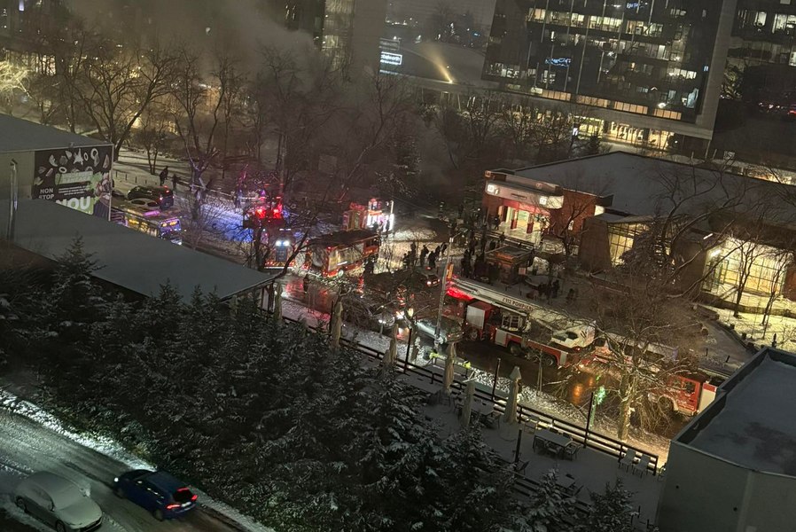 Imagine despre incendiu puternic zona - secureitsolutions.ro