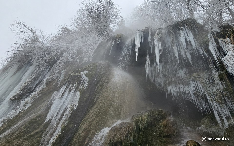 cascada românia fumegă - Imagine ilustrativă