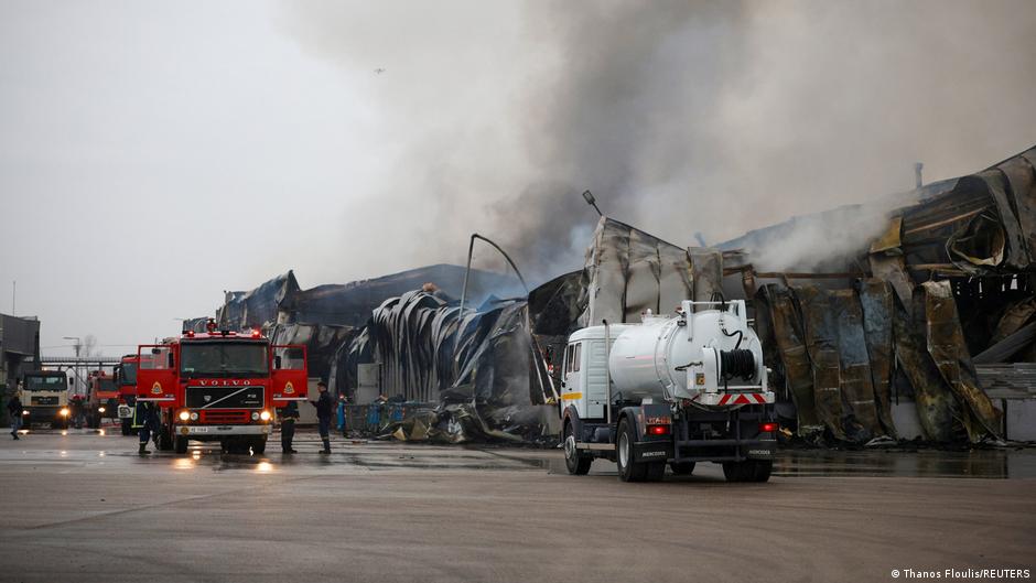 Imagine despre explozie fabrica Grecia - secureitsolutions.ro