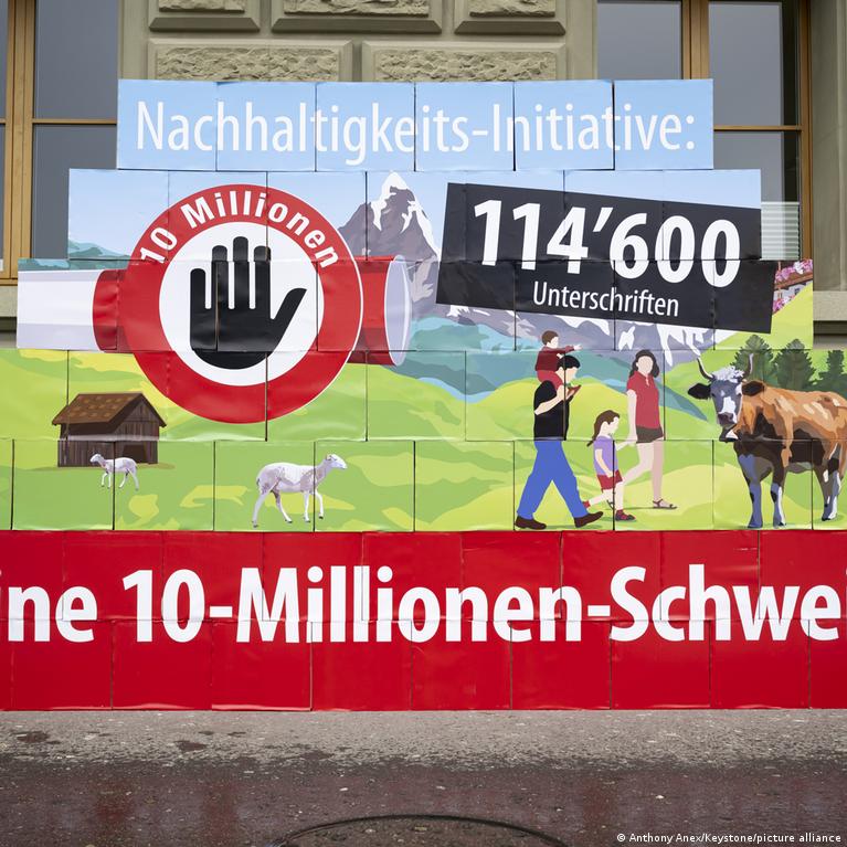 Foto reprezentând referendum Elveția populație - Outsourcing IT Romania