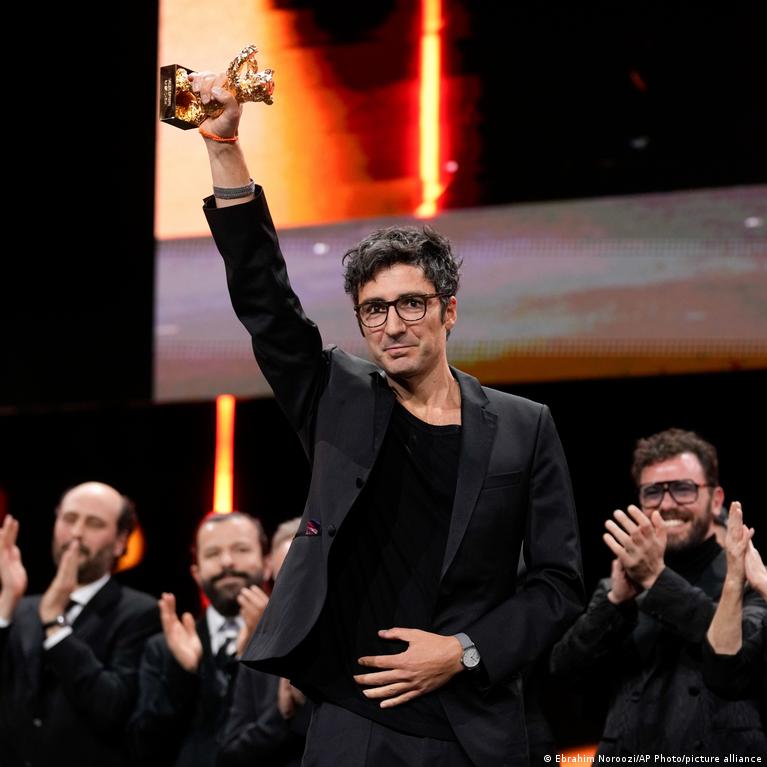 Vizual pentru Berlinale Ursul de Aur pe secureitsolutions.ro