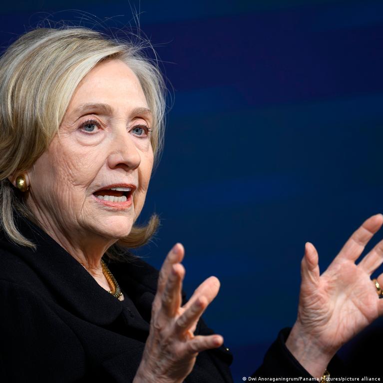 Vizual pentru Hillary Clinton Epstein pe secureitsolutions.ro