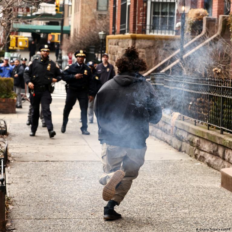 Vizual pentru protest New York pe secureitsolutions.ro