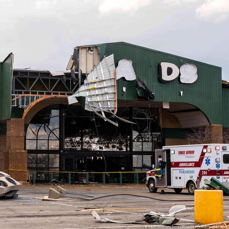 Foto reprezentând tornade SUA Michigan - Outsourcing IT Romania