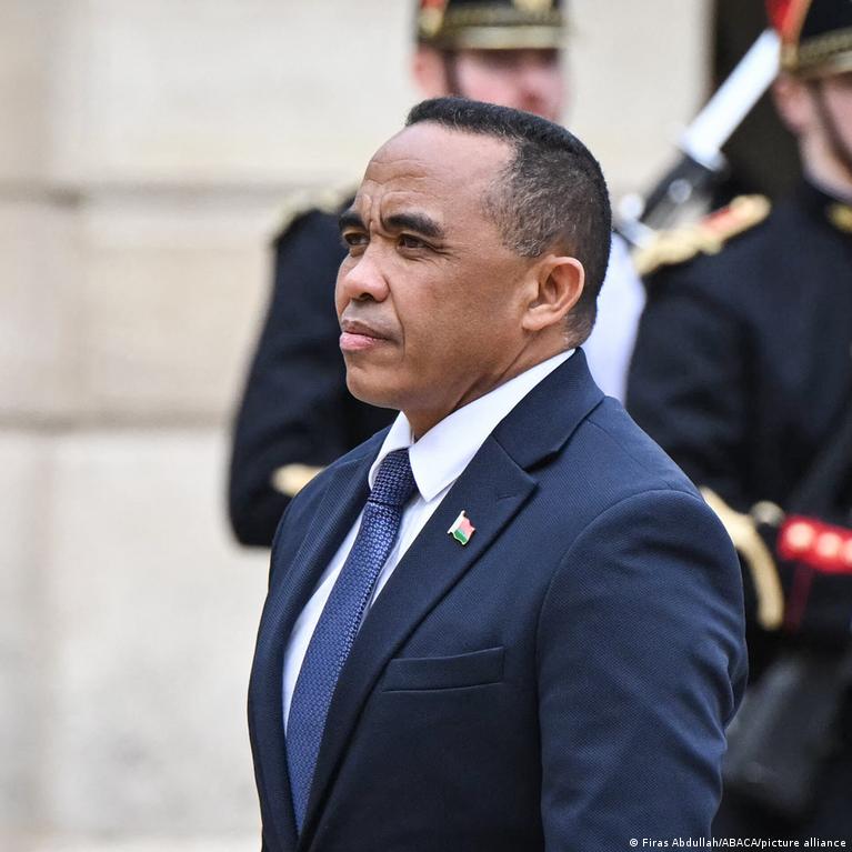 Vizual pentru madagascar strongman sacks pe secureitsolutions.ro