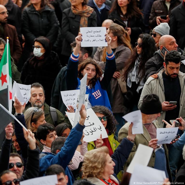 Foto reprezentând proteste Damasc alcool - Outsourcing IT Romania