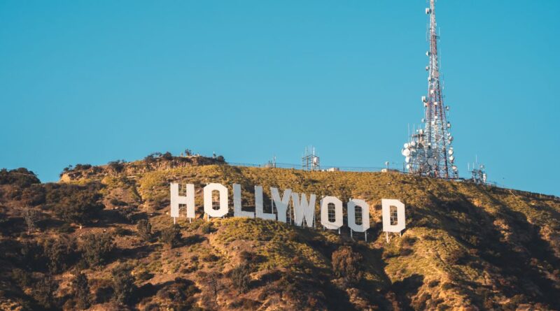 fuziune media Hollywood