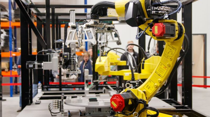 automatizare producție roboți